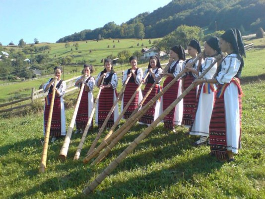 Maidens' Fair on Mt Gaina, Alphorn Players [Source: www.evenimente.alba24.ro]